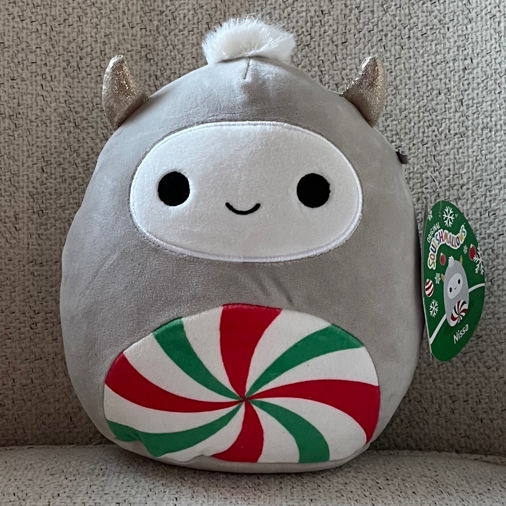 NWT Squishmallows Nissa The Yeti